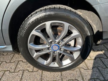 Fahrzeugabbildung Mercedes-Benz C 200 C -Klasse Lim. 4Matic Avantgarde NAVI AHK