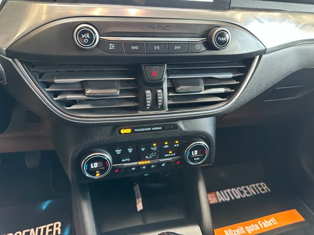 Ford Focus Lim. Titanium *Navi*AHK*LED*