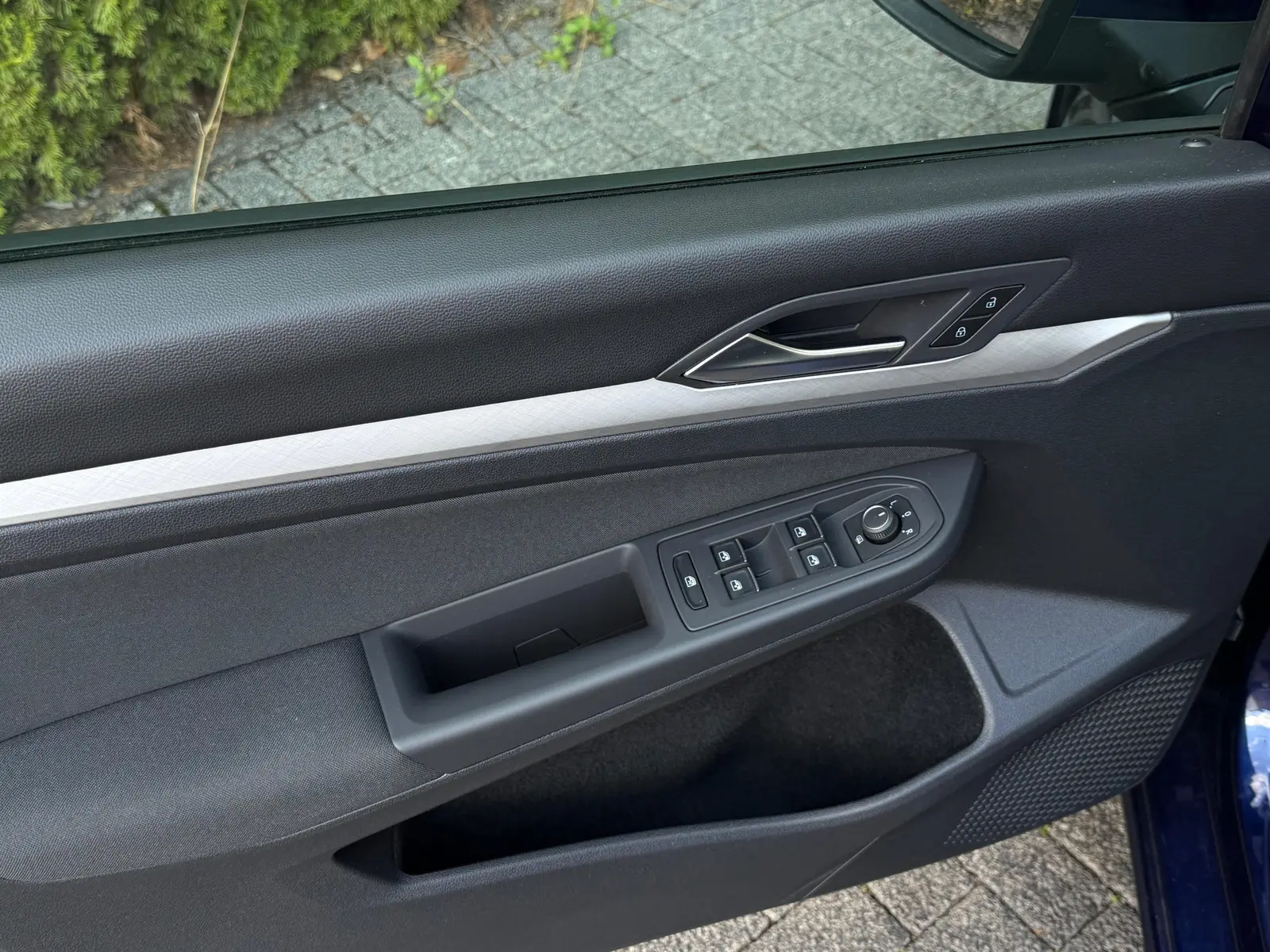 Volkswagen Golf 1.0 eTSI Limo Life LED+NAVI+ACC+SHZ+CARPLAY, миниатюра 26