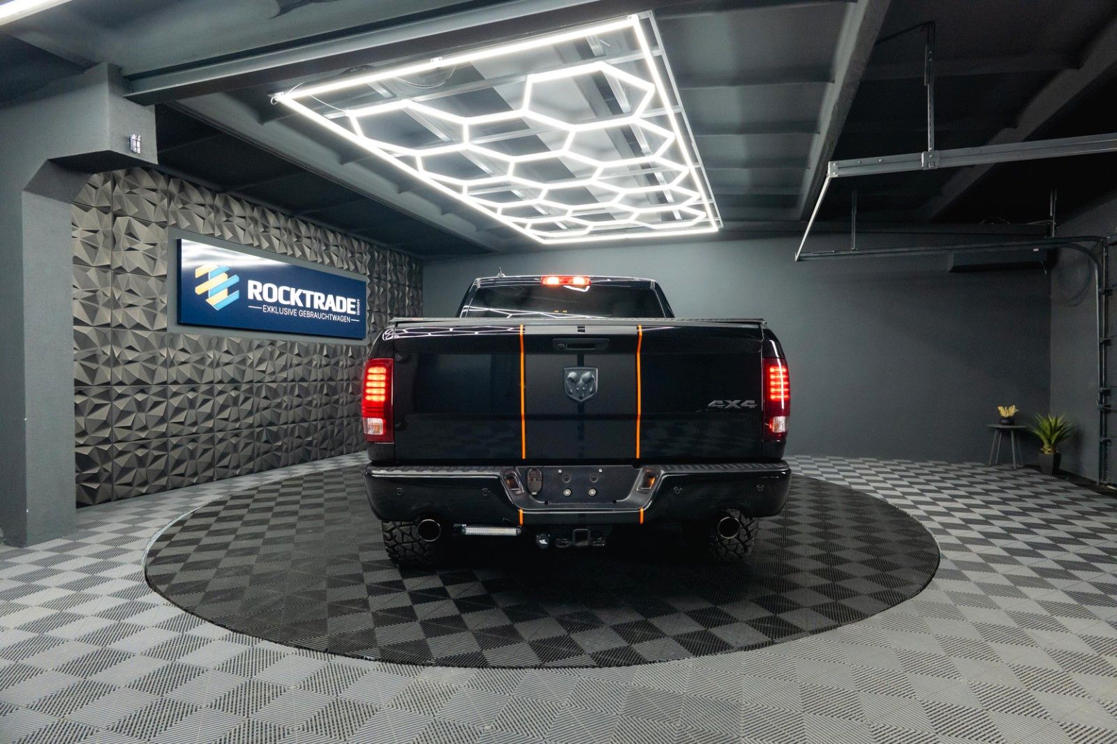 Fahrzeugabbildung Dodge RAM 5.7 V8 HEMI 4x4 OFFROAD Night HarleyDavidson