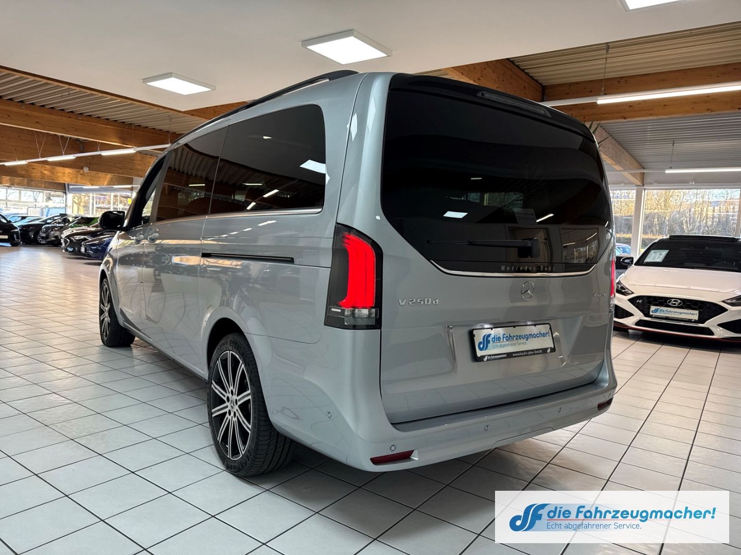 Fahrzeugabbildung Mercedes-Benz V 250 d 4MATIC AVANTGARDE lang LuftF. Pano 360 A