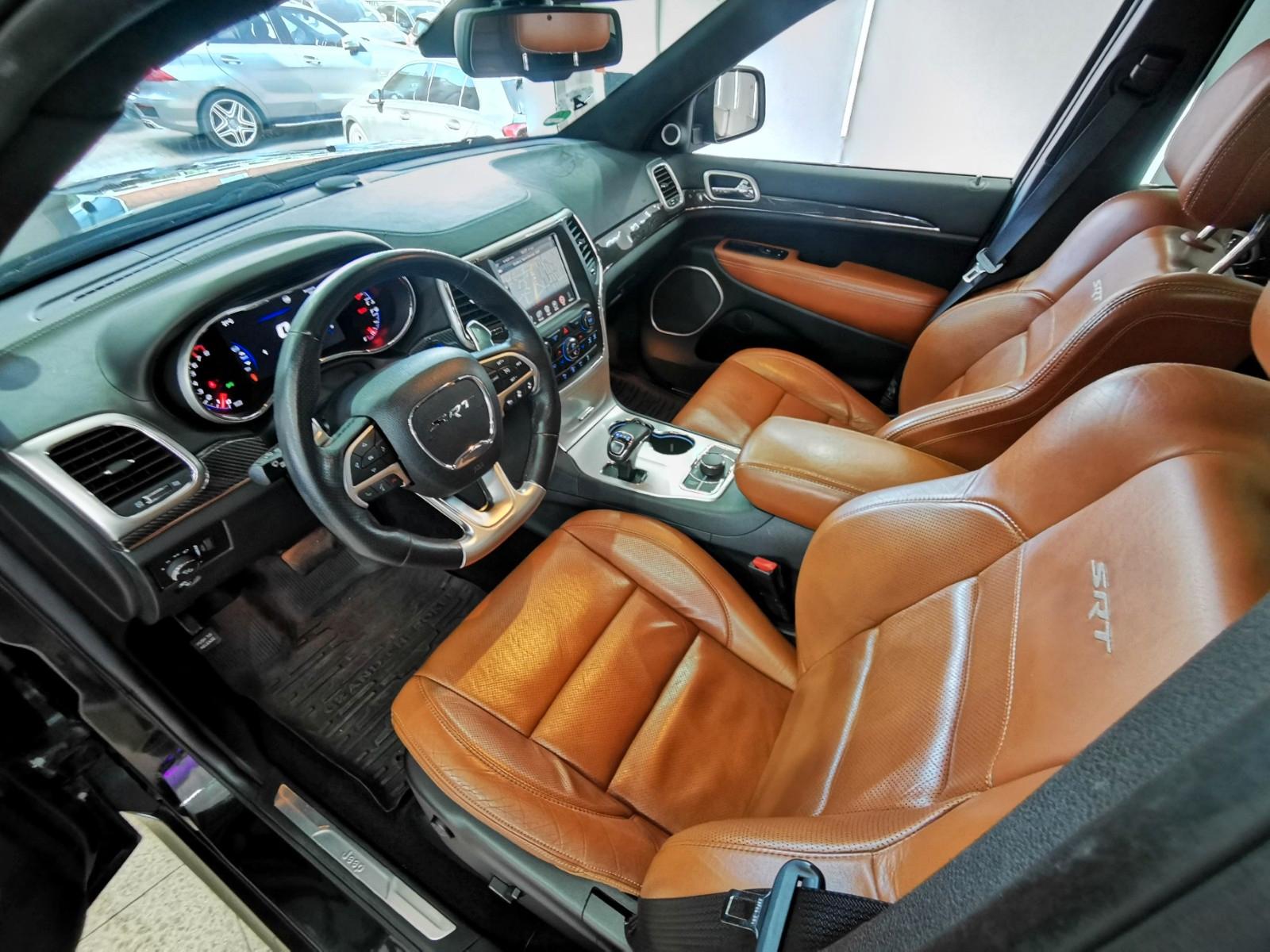 Jeep Grand Cherokee SRT 6.4 V8 HEMI 468 ch • 4x4 • Skyhook • Harman Kardon • Toit Panoramique