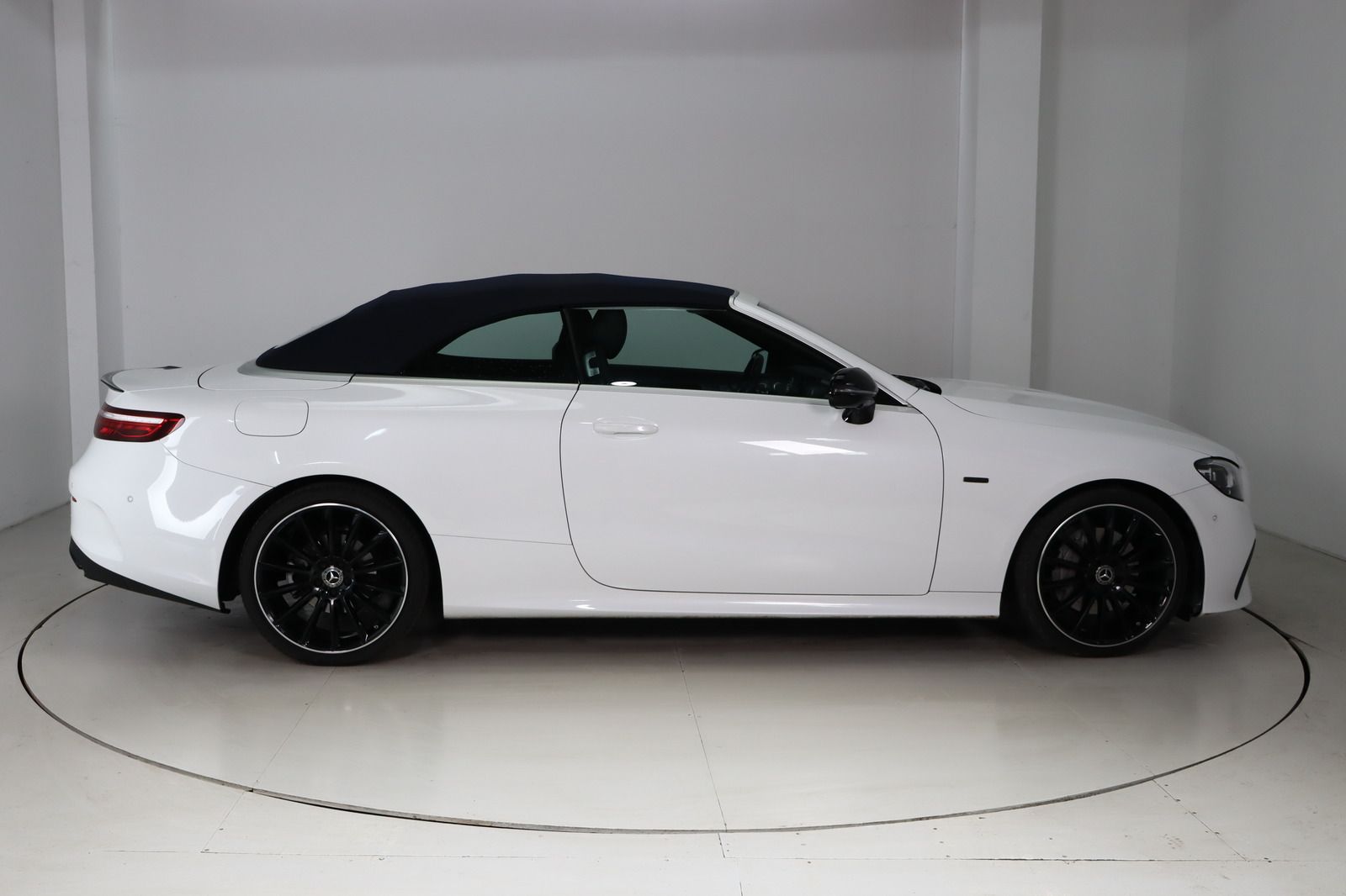 Fahrzeugabbildung Mercedes-Benz E 220 d Night Edition * Airscarf * LED *