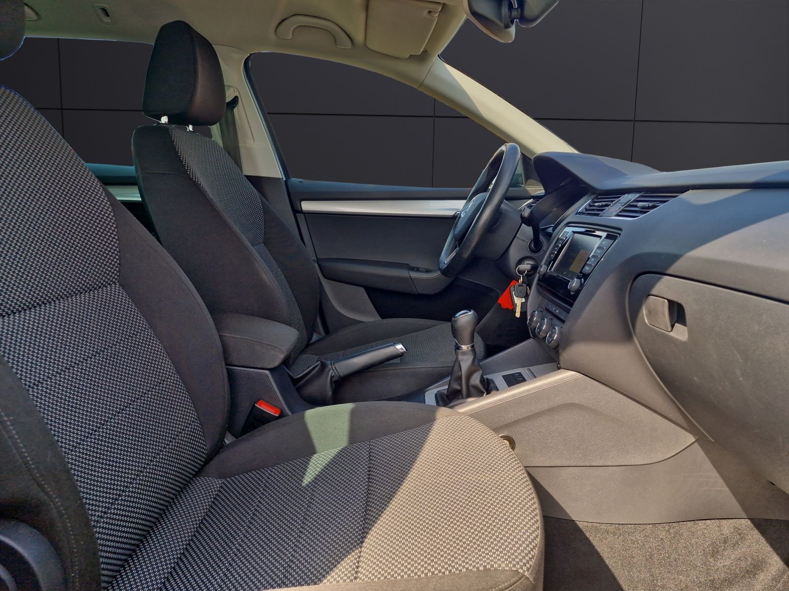 Fahrzeugabbildung SKODA Octavia Combi TSI Ambition Navi Klima GRA PDC