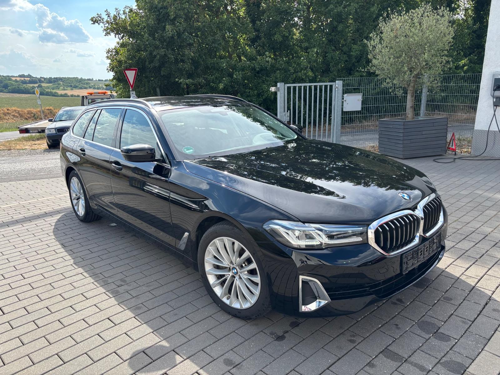 BMW 520 d Luxury Line -HUD-AHK-Leder-Laser-Softclose