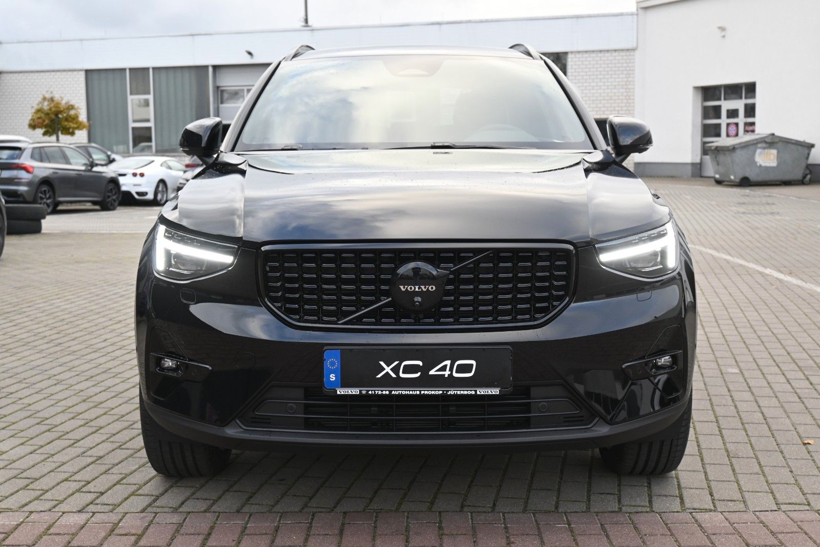 Fahrzeugabbildung Volvo XC40 B3 DKG Plus Black Edition*FSHZG*360°*ACC