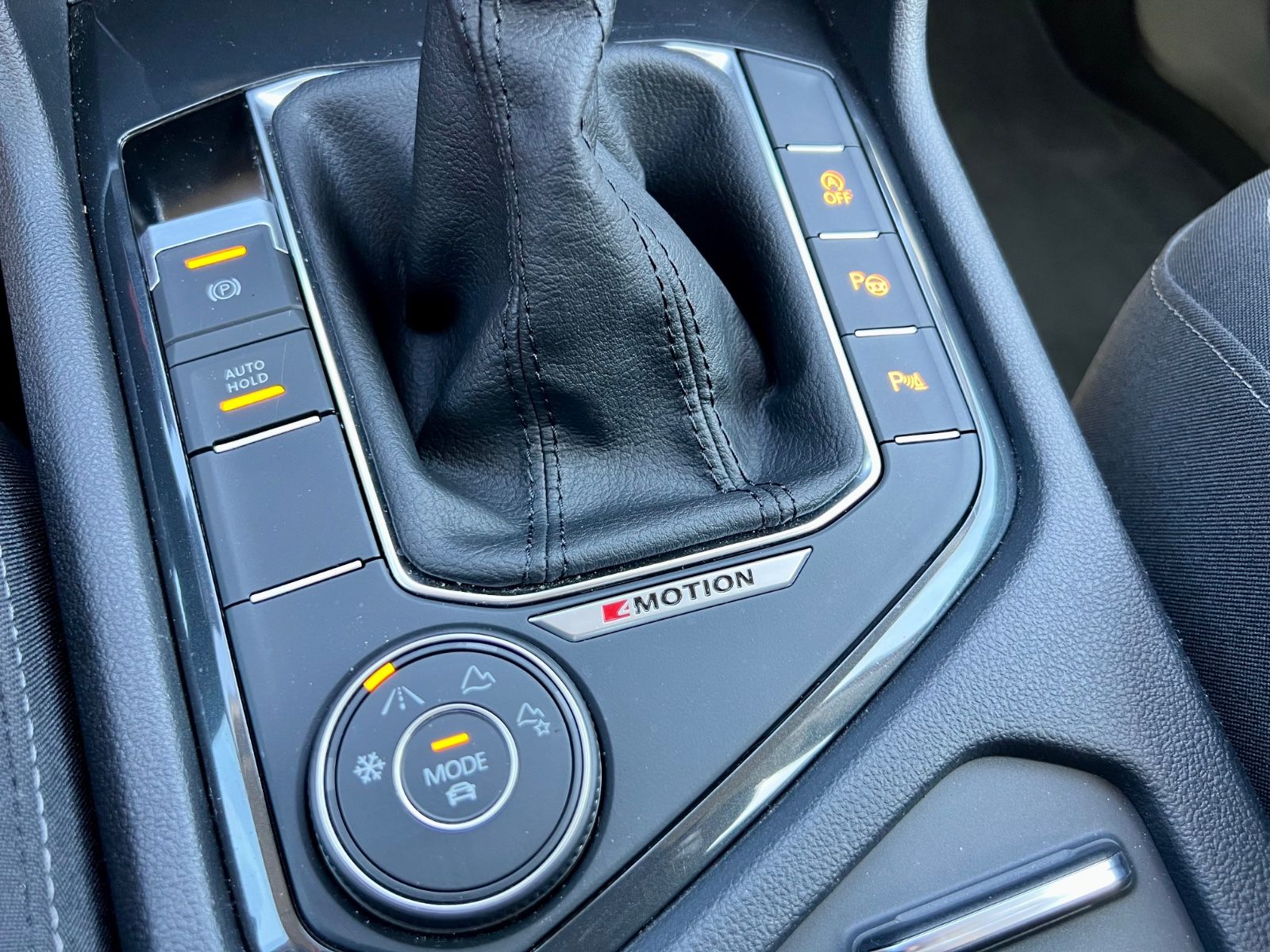 VW Tiguan 2.0 TDI Elegance 4Motion NAVI CAM SHZ