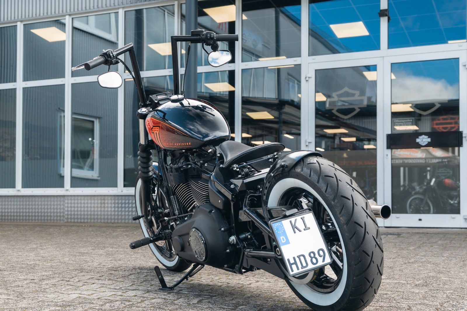 Fahrzeugabbildung Harley-Davidson Softail FXBBS Street Bob - Jekill & Hyde- Bobber