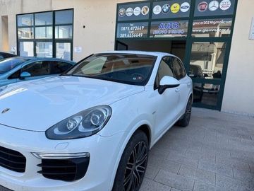Porsche Cayenne - 2