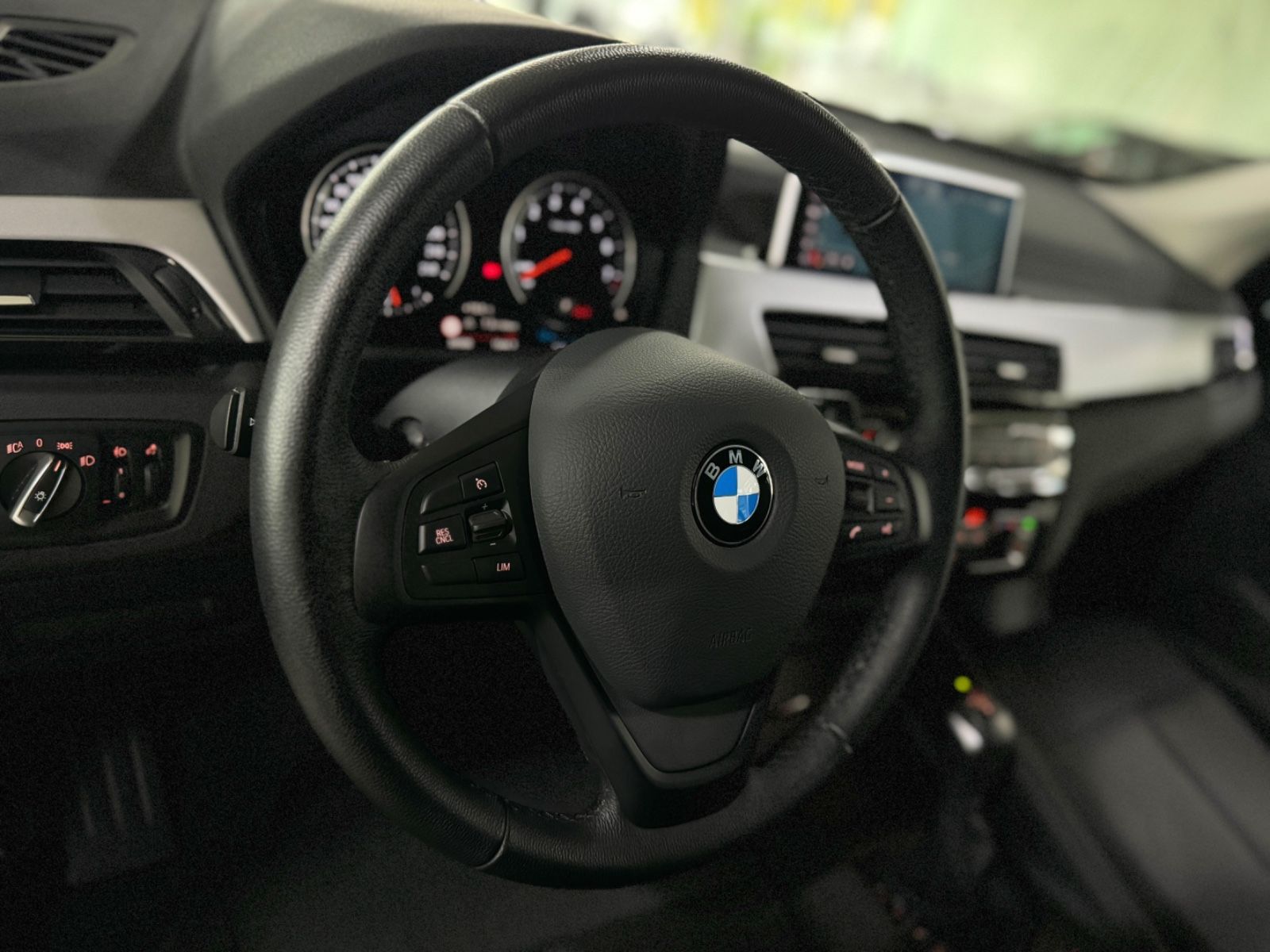 Fahrzeugabbildung BMW X1 xD25e Parkassist DAB Navi Geschwindigkeitsreg