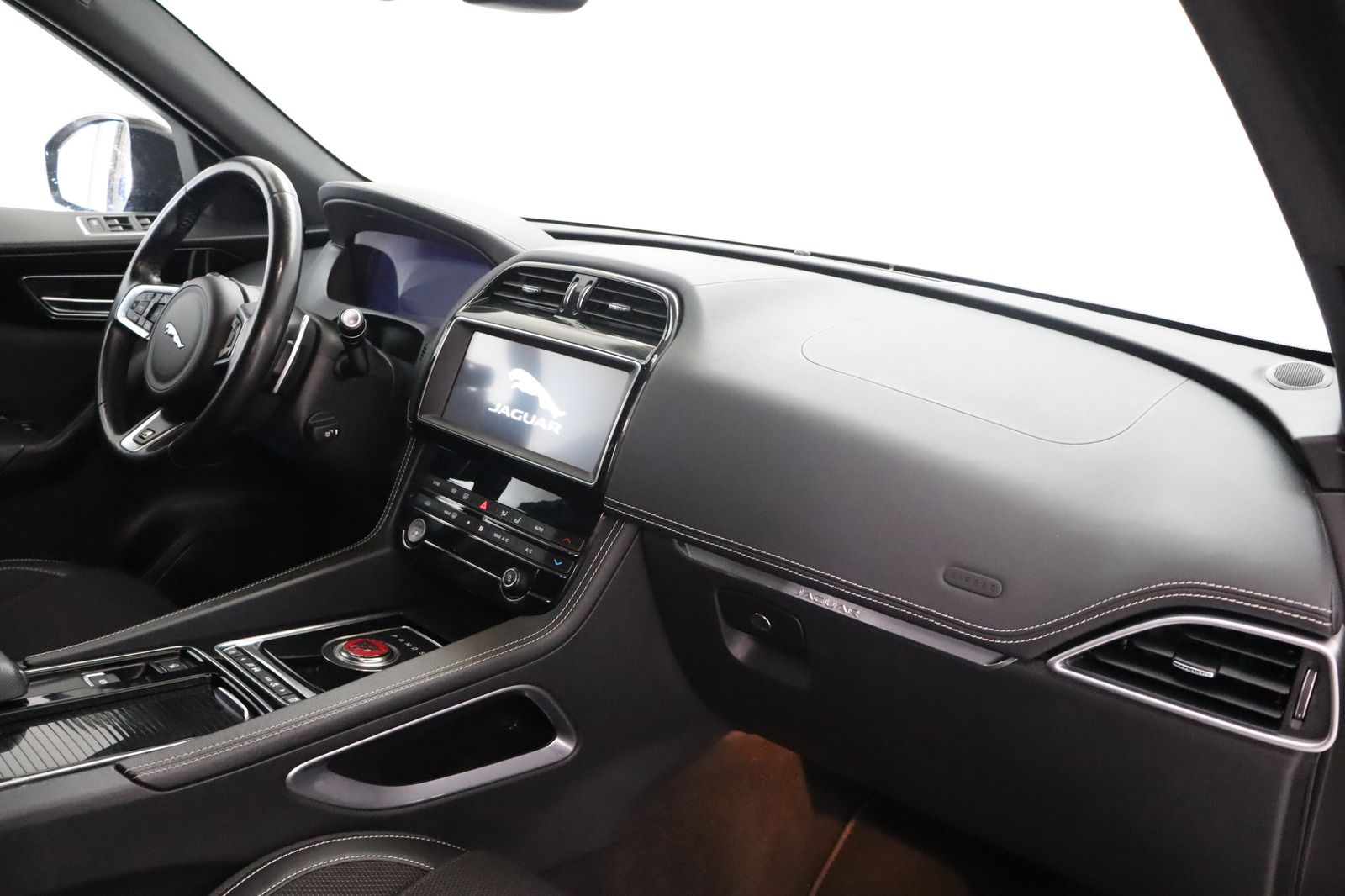 Fahrzeugabbildung Jaguar F-Pace 25t AWD * Navi * Anhängerk * LED