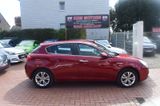Alfa Romeo Giulietta  KLIMAAUTOMATIK, TÜV AU NEU, LED, - Alfa Romeo Giulietta in Düsseldorf