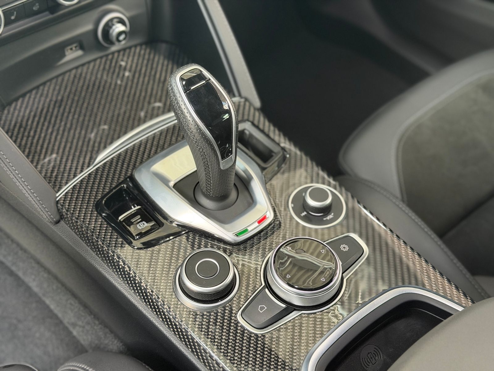 Fahrzeugabbildung Alfa Romeo Stelvio Veloce Ti Q4 H/K BI-XEN NAV RFK 21"