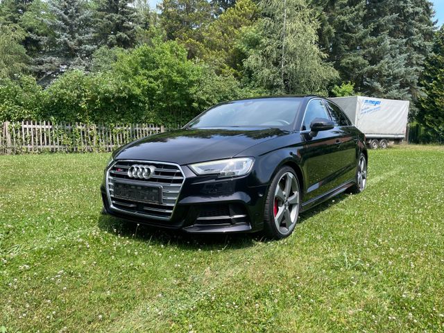 AUDI S3 TFSI S tronic quattro -