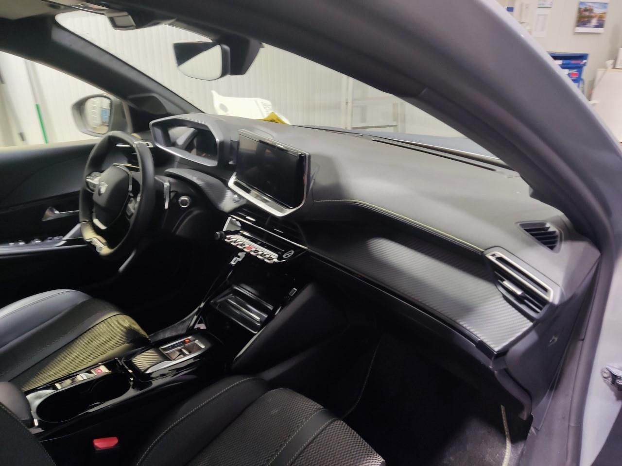 Fahrzeugabbildung Peugeot 208 GT MildHybrid 145 e-DSC6
