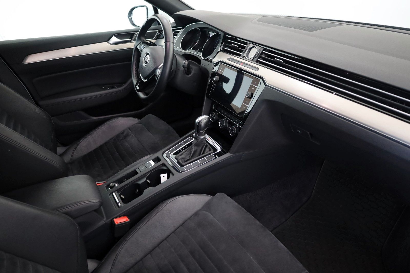 Fahrzeugabbildung Volkswagen Passat Variant R-line 4M,Navi,Kamera,ACC,AHK +WR