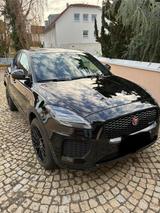 Jaguar E-Pace P300 R-DYNAMIC SE 4WD Auto R-DYNAMIC SE - schwarze Jaguar E-Pace