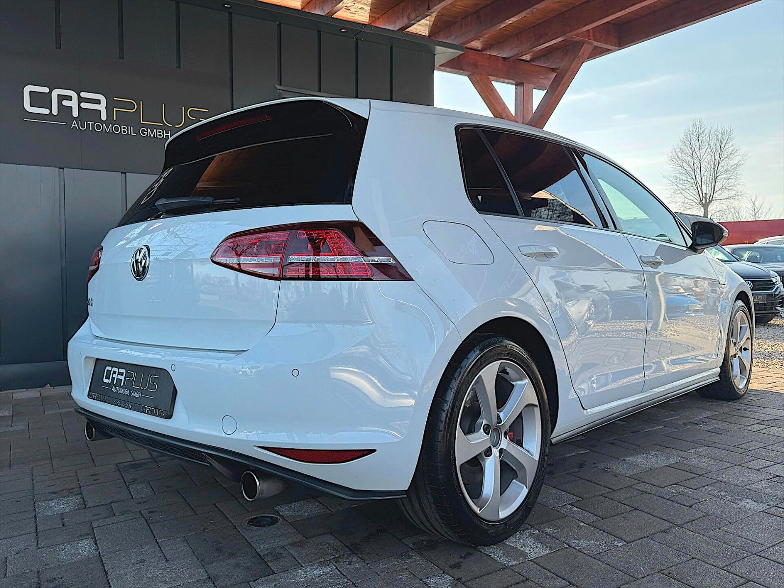 Fahrzeugabbildung Volkswagen Golf VII GTI BMT Performance *Bi-Xenon*Navi*