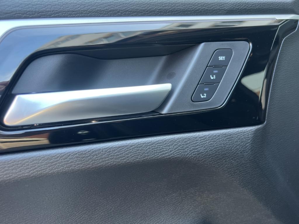 Mitsubishi Plug-in Hybrid Outlander TOP BLACK LUXURY MASSAG