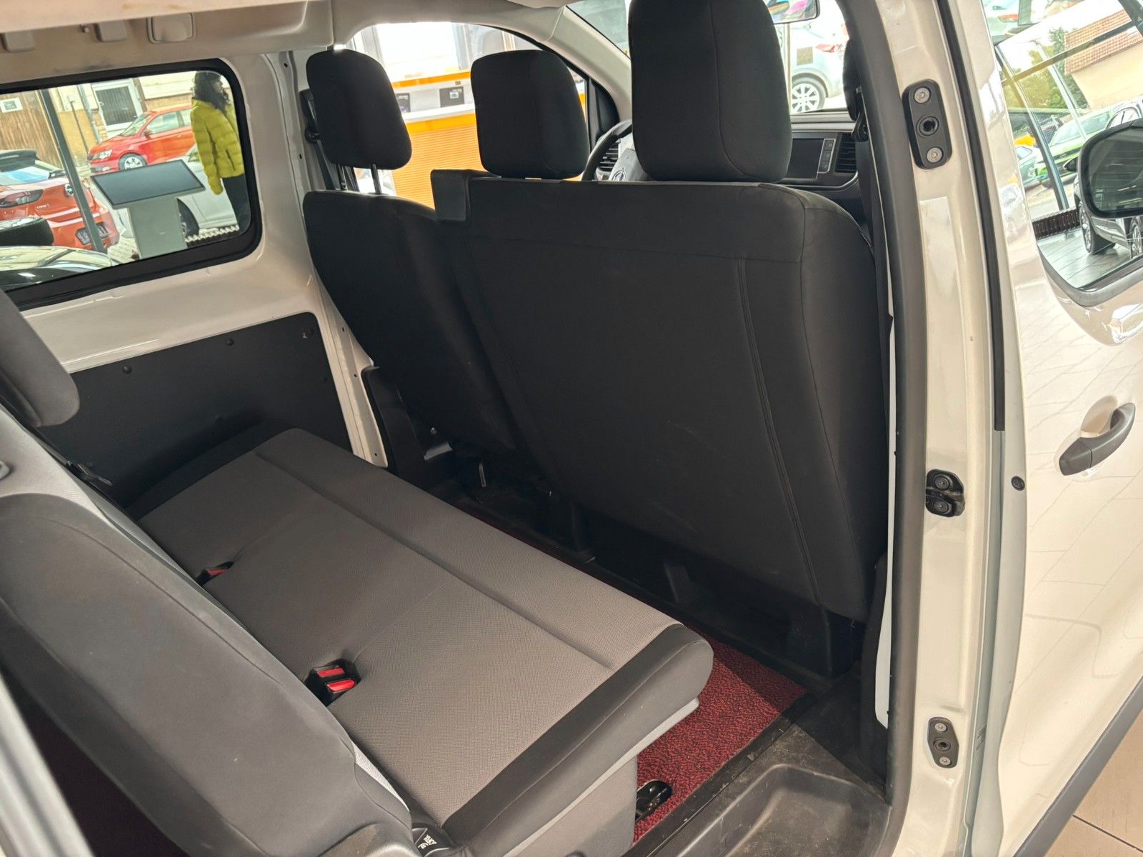 Fahrzeugabbildung Opel Vivaro Kombi M 1.5D 6-SITZER/AHK/PDC/SOLARPROTEC