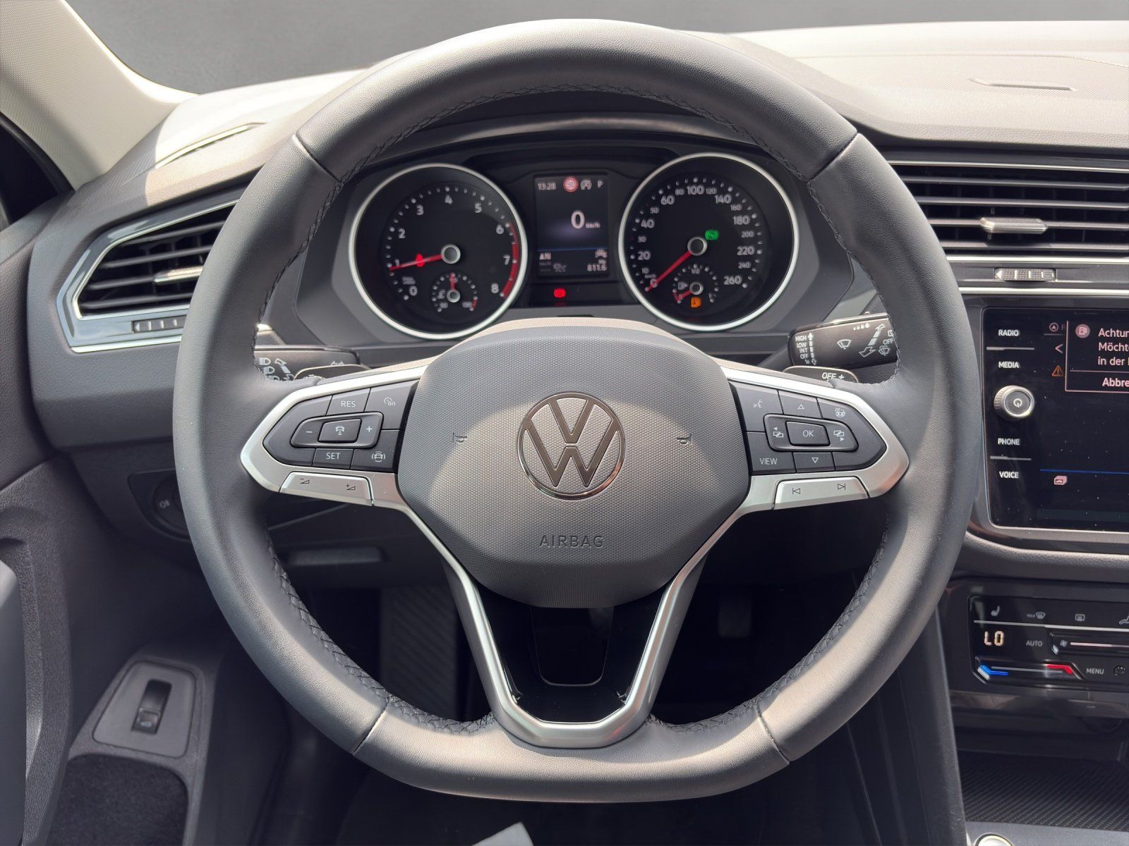 Fahrzeugabbildung Volkswagen Tiguan 1.5 TSI DSG/ACC/AHK/LED/NAVI/KAMERA/SHZ/