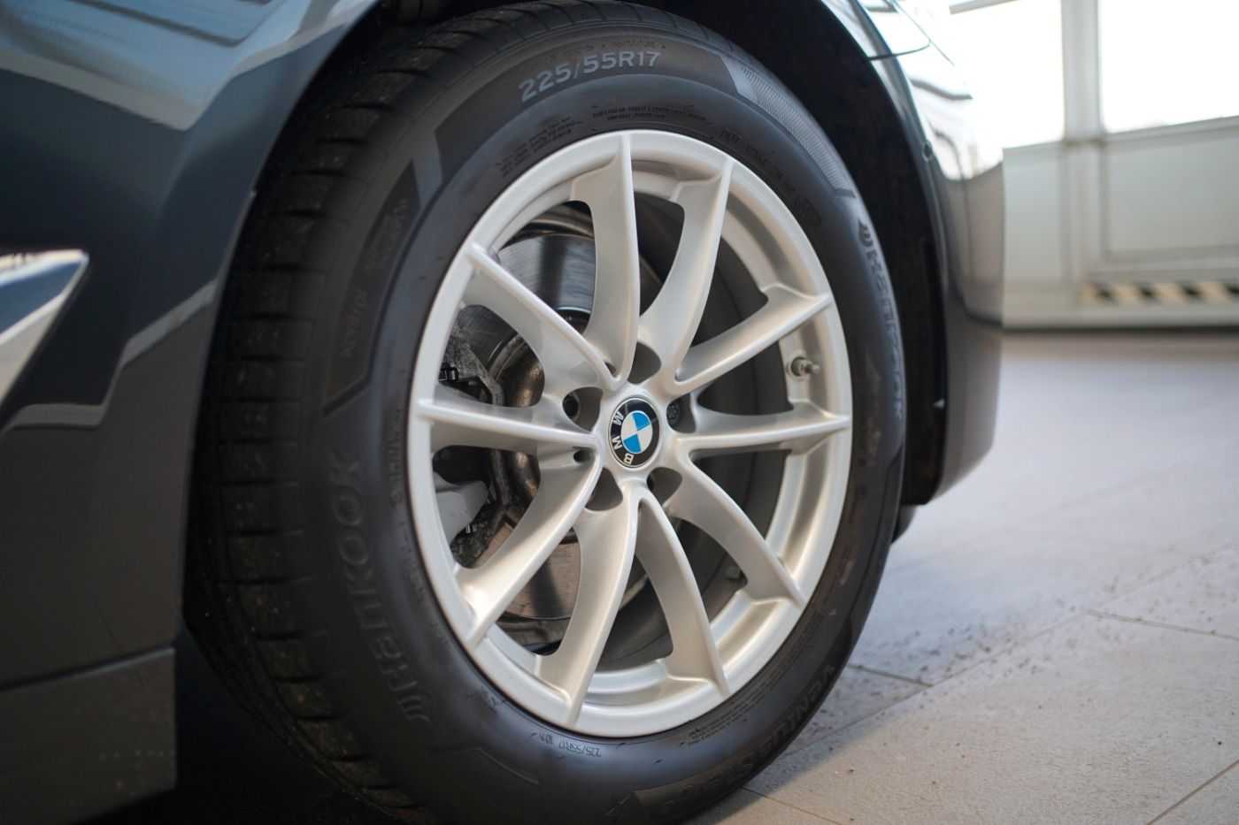 Fahrzeugabbildung BMW 520d Limousine +Parking Assistant+Standheizung