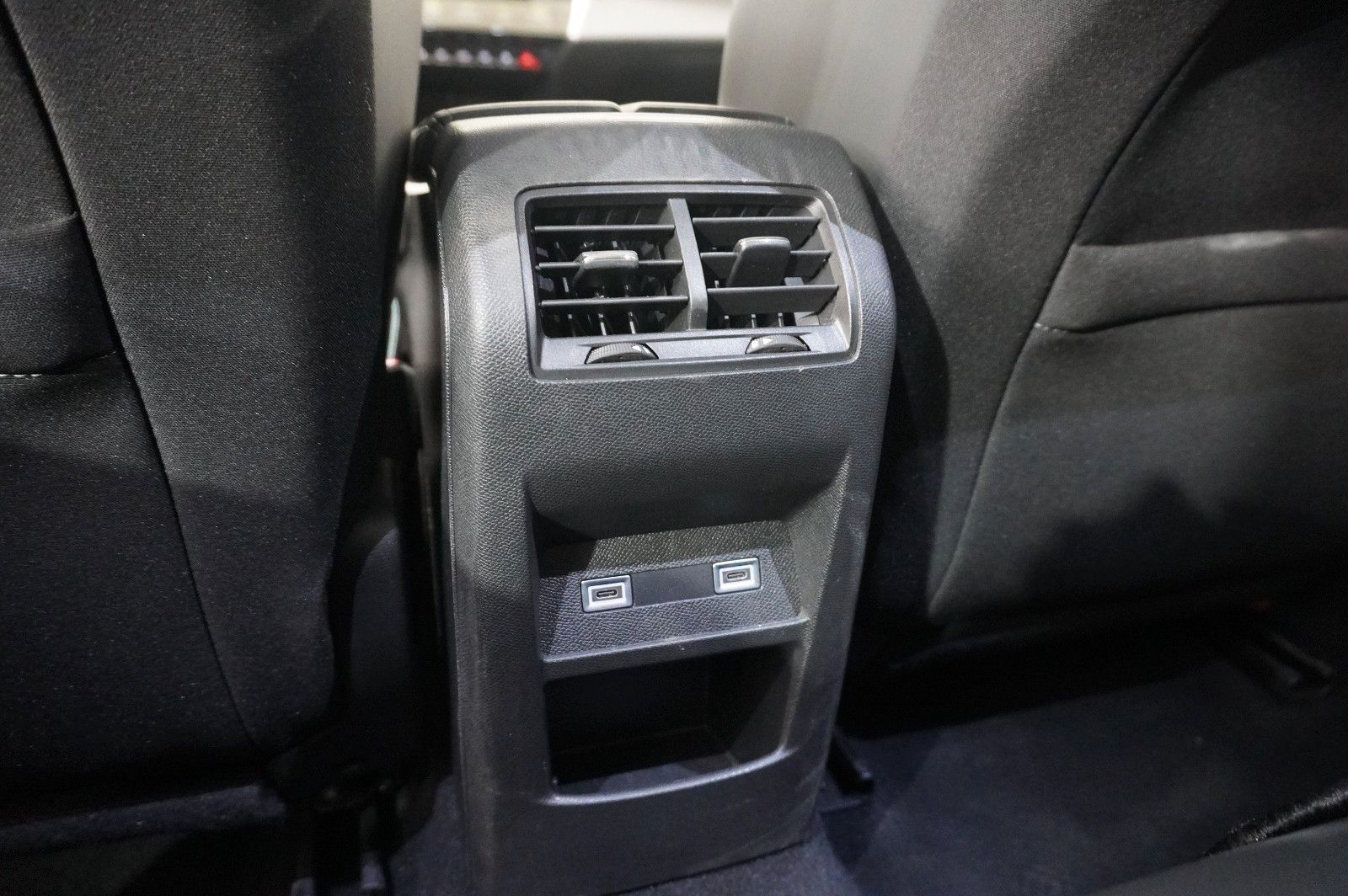 Fahrzeugabbildung Peugeot 308 SW 1.5D ALLURE NAVI/LED/360°/SPORT/SH/VIRT.