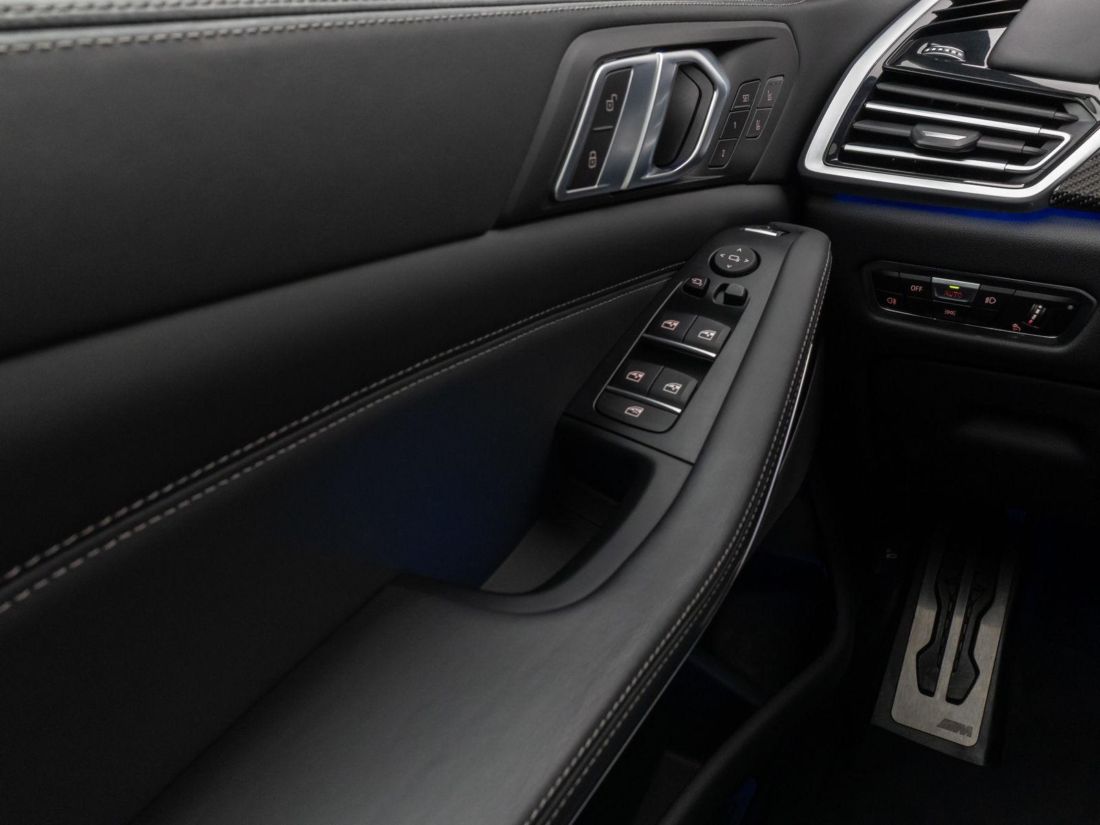 Fahrzeugabbildung BMW X5 xD40d M Sport 360°Laser HUD DAB H/K AHK ACC