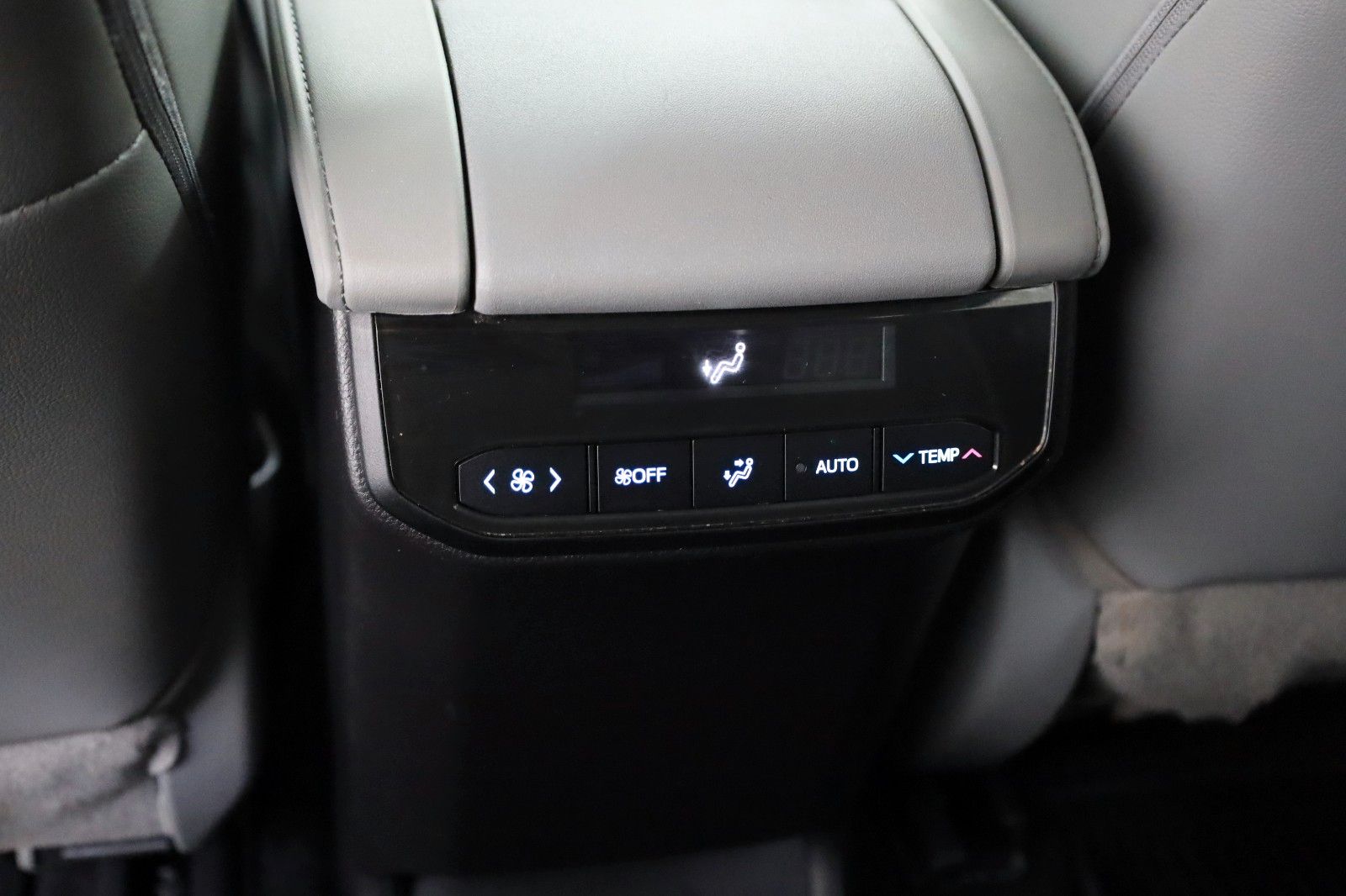 Fahrzeugabbildung Toyota Highlander Hybrid Executive,Sitzlüft,7Sitz,Kamer