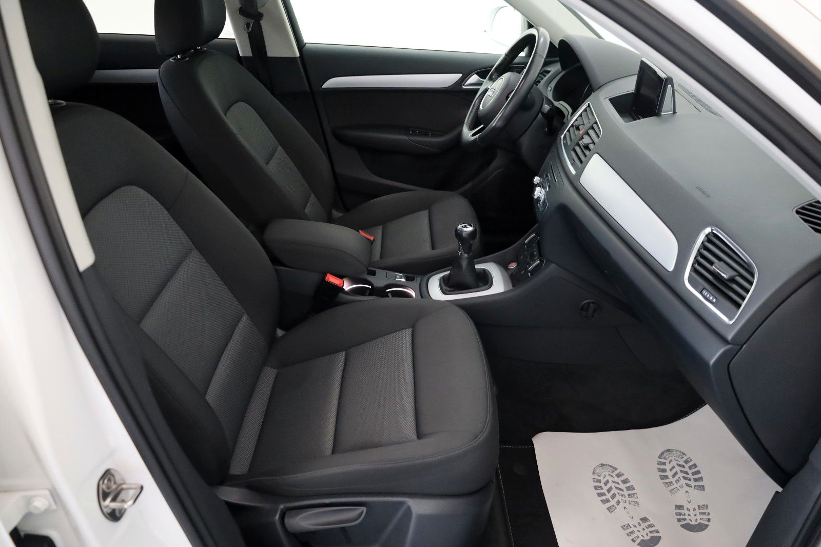 Fahrzeugabbildung Audi Q3 1.4 TFSI Paket S Line Navi,Xenon,SH,AHK,SR+WR