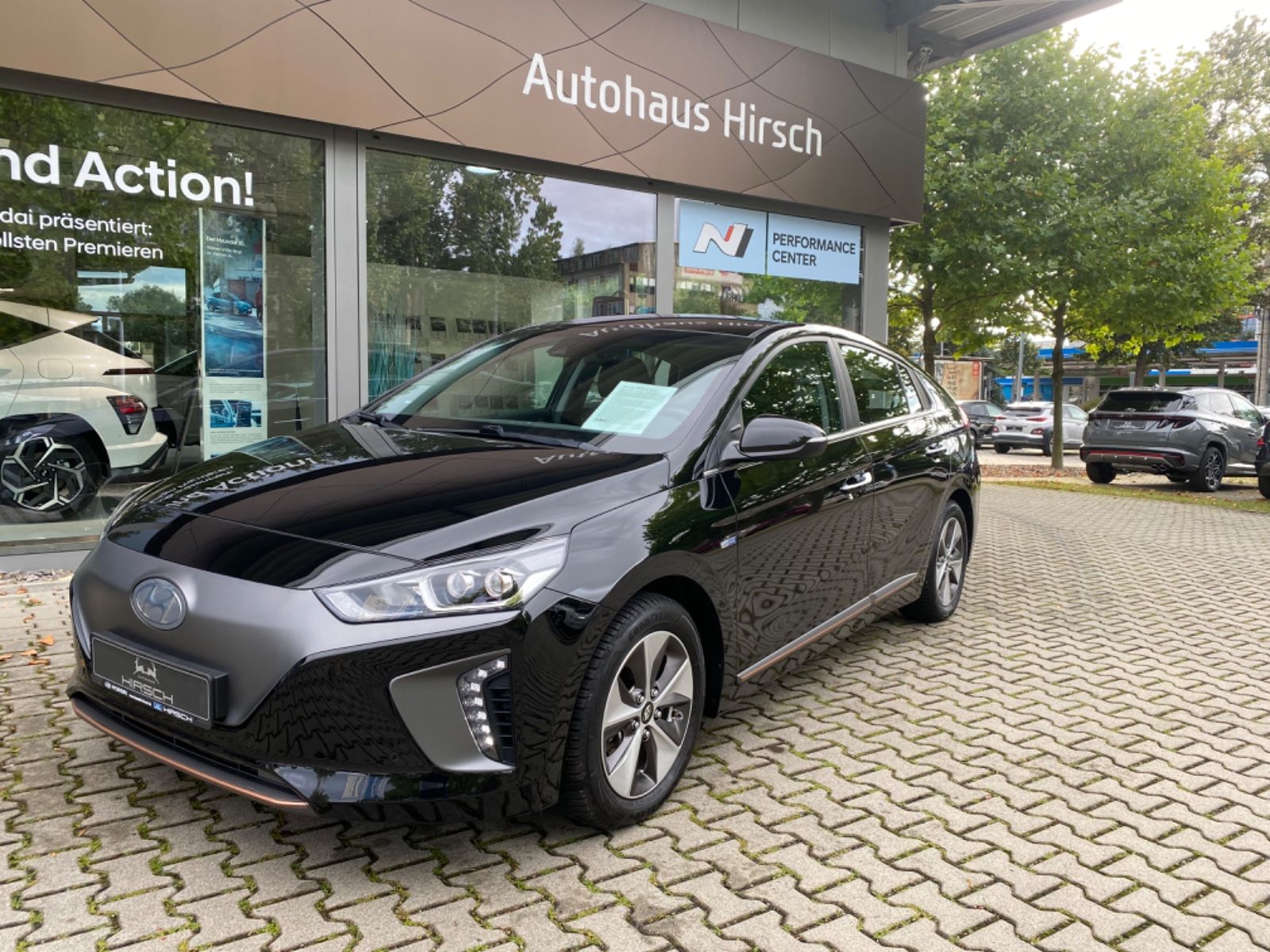 Fahrzeugabbildung Hyundai IONIQ Elektro Premium Leder SHZ Navi RFK BT