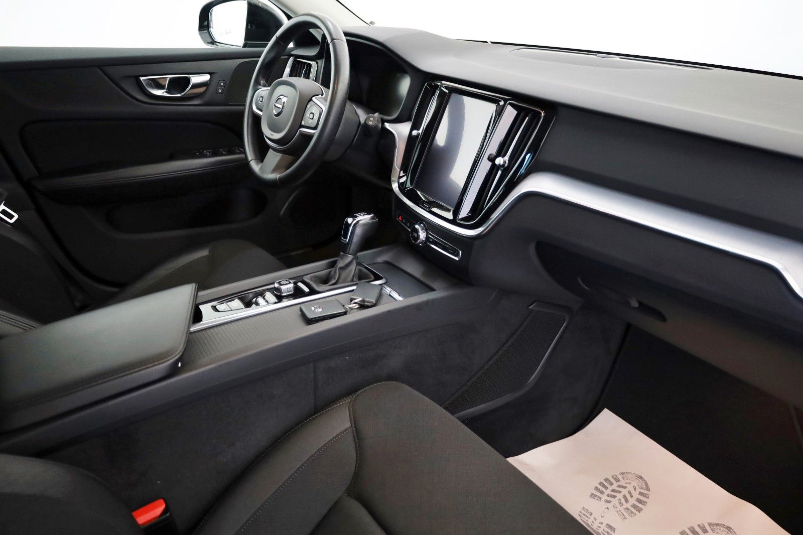 Fahrzeugabbildung Volvo V60 Kombi Momentum Pro T.Leder,Navi,LED,AppleCar
