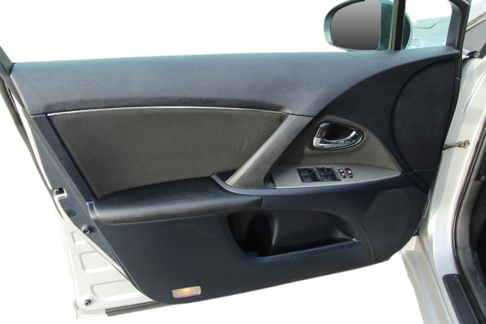 Toyota Avensis 2010 — photo 16