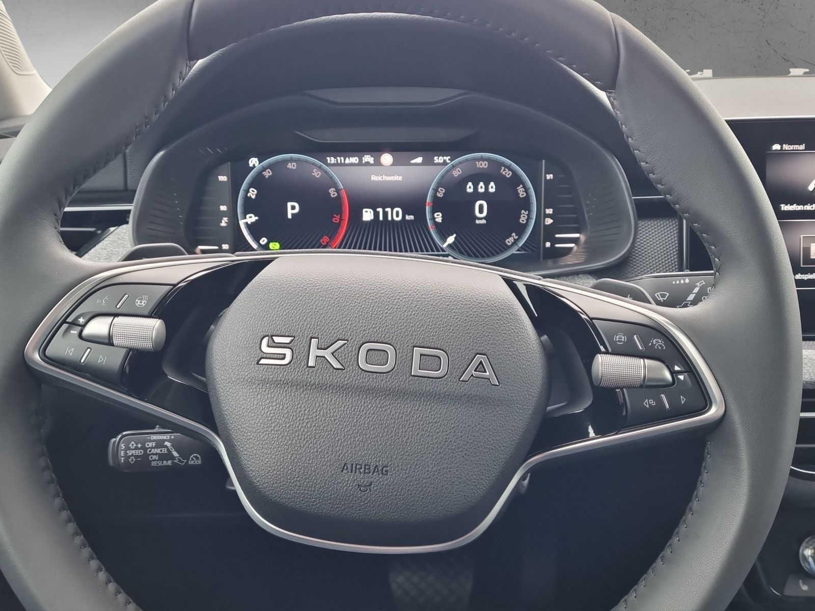 Fahrzeugabbildung SKODA Kamiq Tour 1,0 TSI 85KW/115PS DSG AHK Fahrassi+
