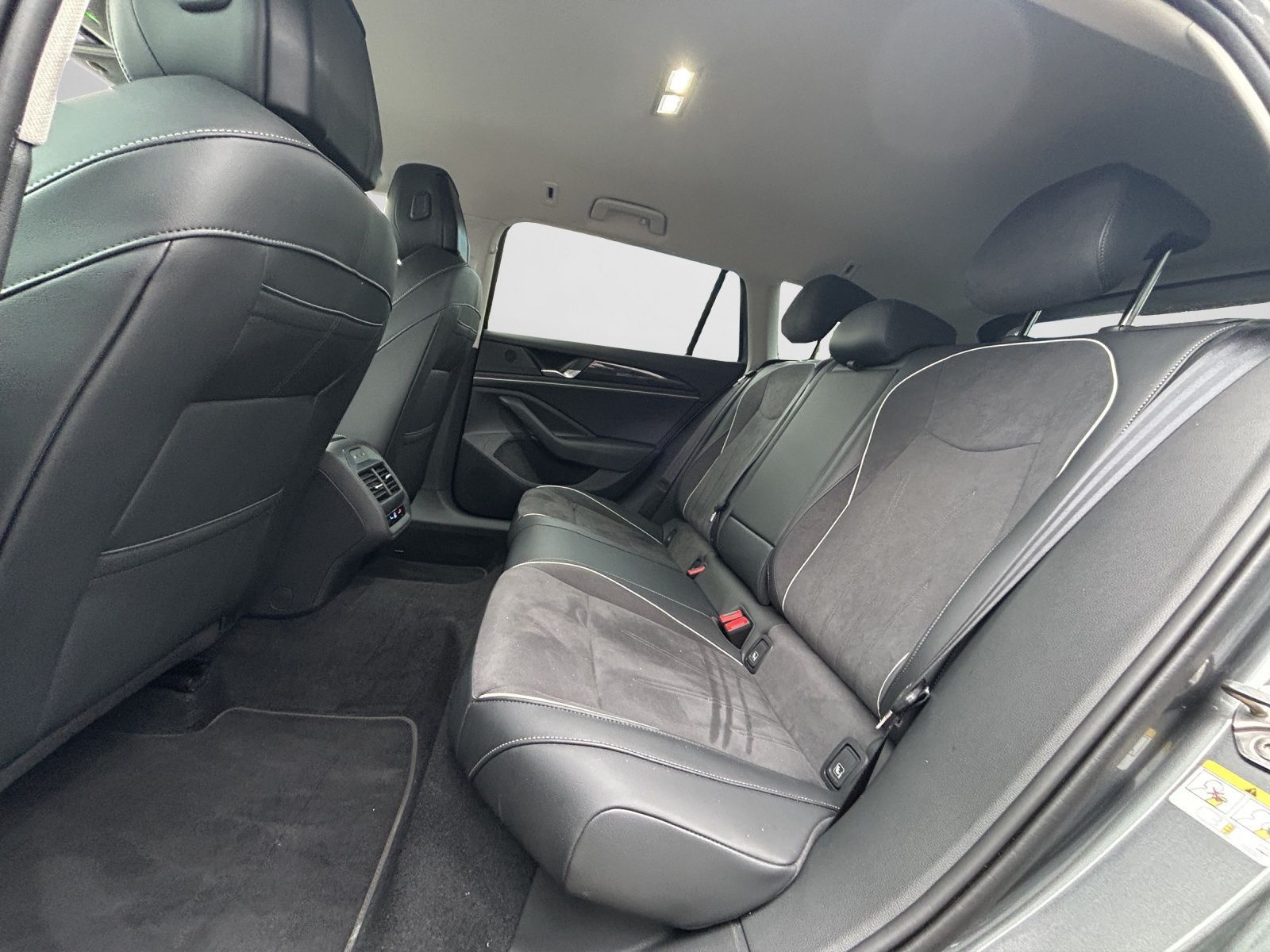 Volkswagen Passat Variant - Bild 14