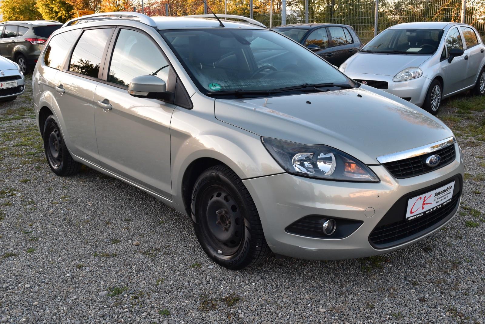 Ford Focus 2010 — interior