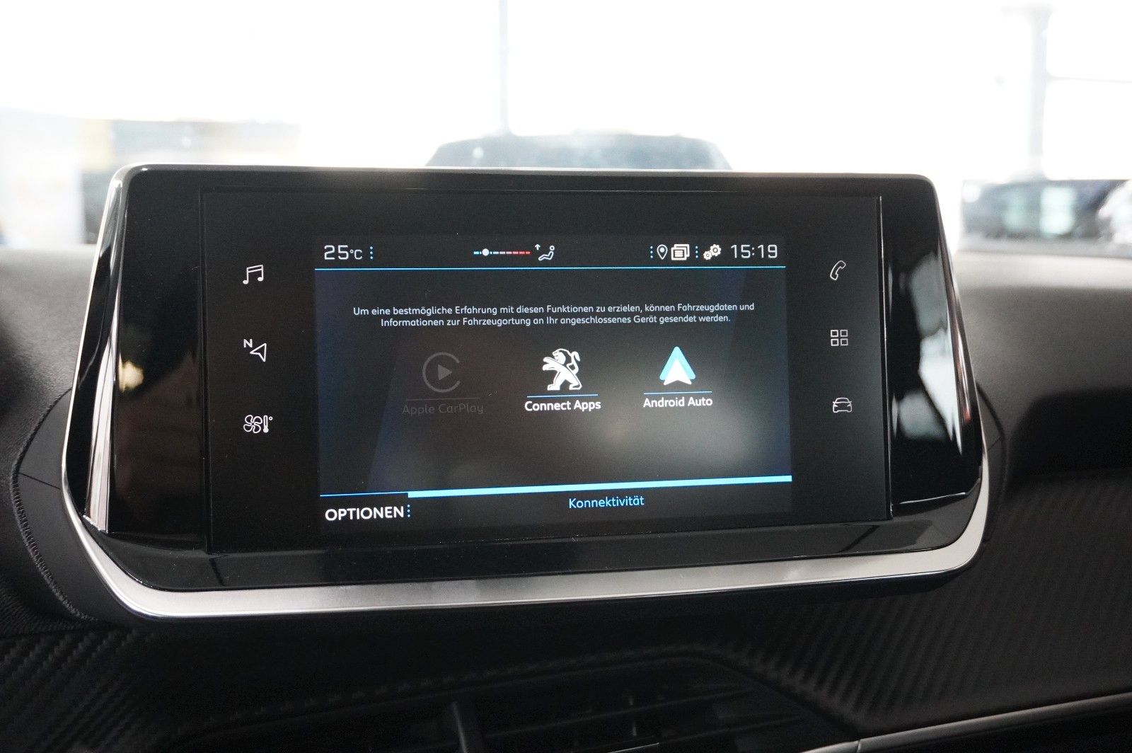 Fahrzeugabbildung Peugeot 2008 1.2 PURETECH NAVI/SHZ/KAMERA/TEMP/DAB+