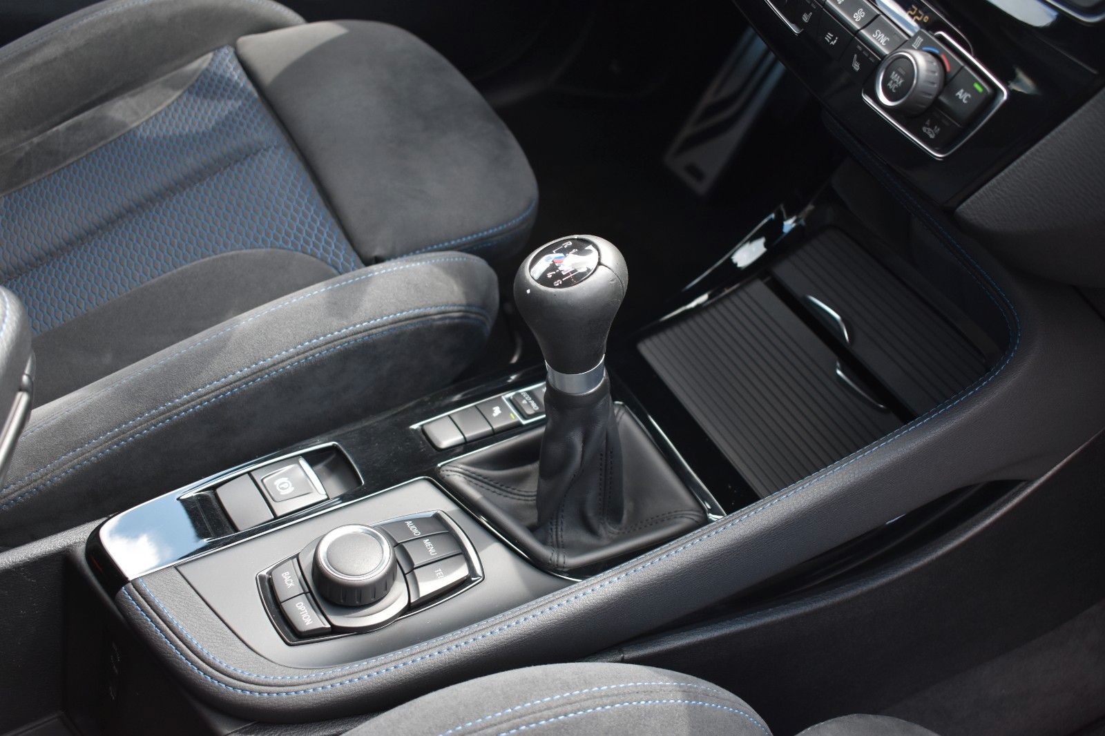 Fahrzeugabbildung BMW X1 Baureihe X1 sDrive 18 d M Sport