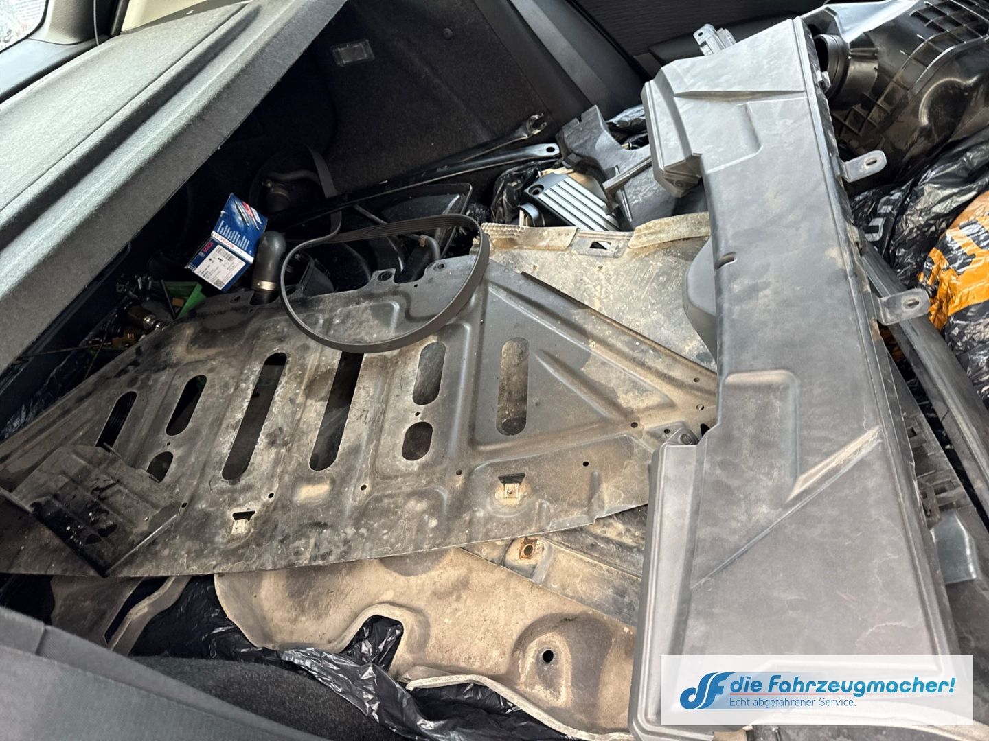 Fahrzeugabbildung BMW X1 18i sDrive Navi Klimaautom *MOTORSCHADEN