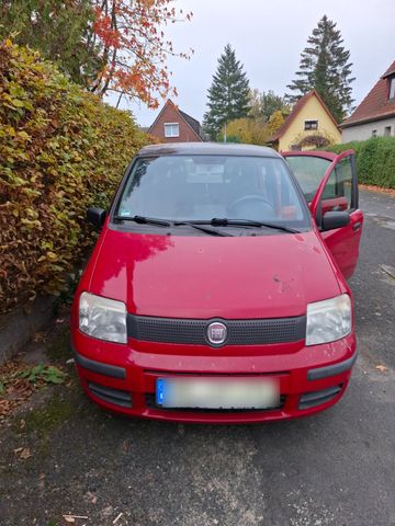 Fiat Panda in rot/schwarz