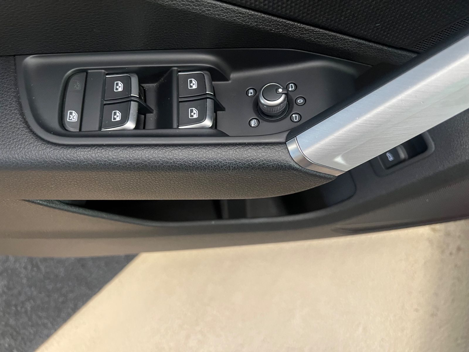 Fahrzeugabbildung Audi Q2 35 TDI quattro S line *PANORAMADACH*