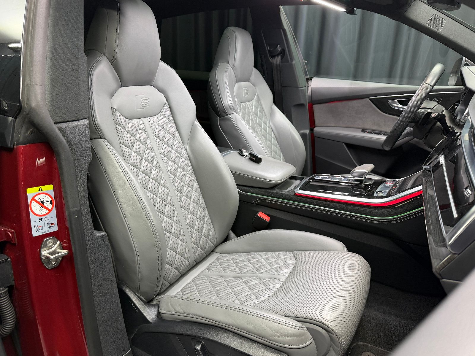 Fahrzeugabbildung Audi SQ8 4.0 TDI quattro|3D BANG&OLUFSEN|RS-SITZE|AHK