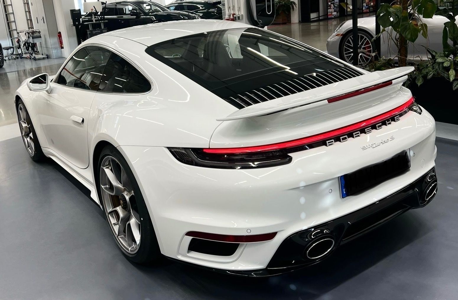 Fahrzeugabbildung Porsche 992 TURBO S COUPÉ EXCLUSIV INT BICOLOR LEDER TOP