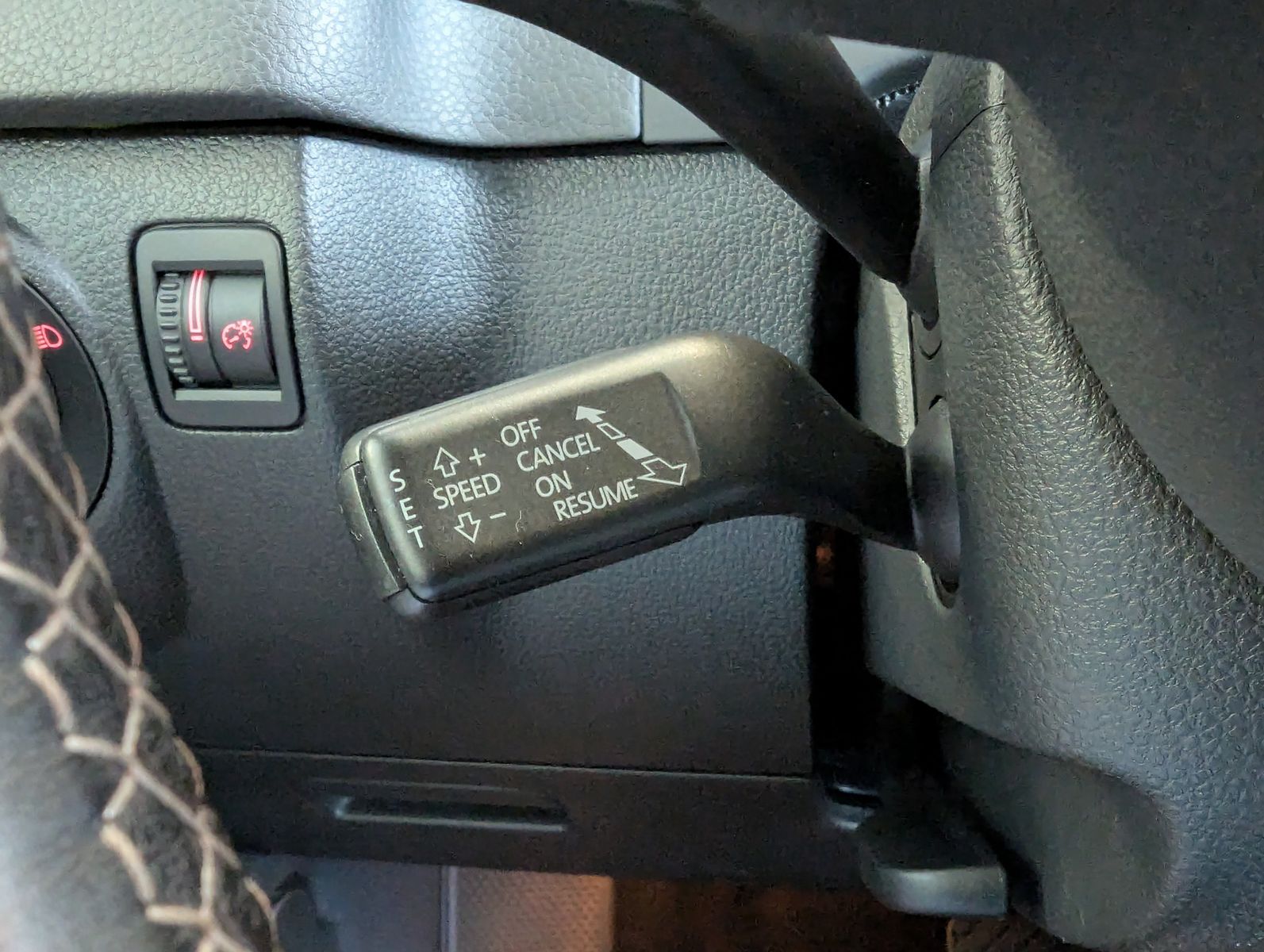Fahrzeugabbildung Volkswagen Tiguan 1.4 TSI DSG Lounge DYNAUDIO AHK Kamera
