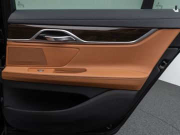 Fahrzeugabbildung BMW 730d xDr LED ACC HUD HI-FI DAB Kamera 360°