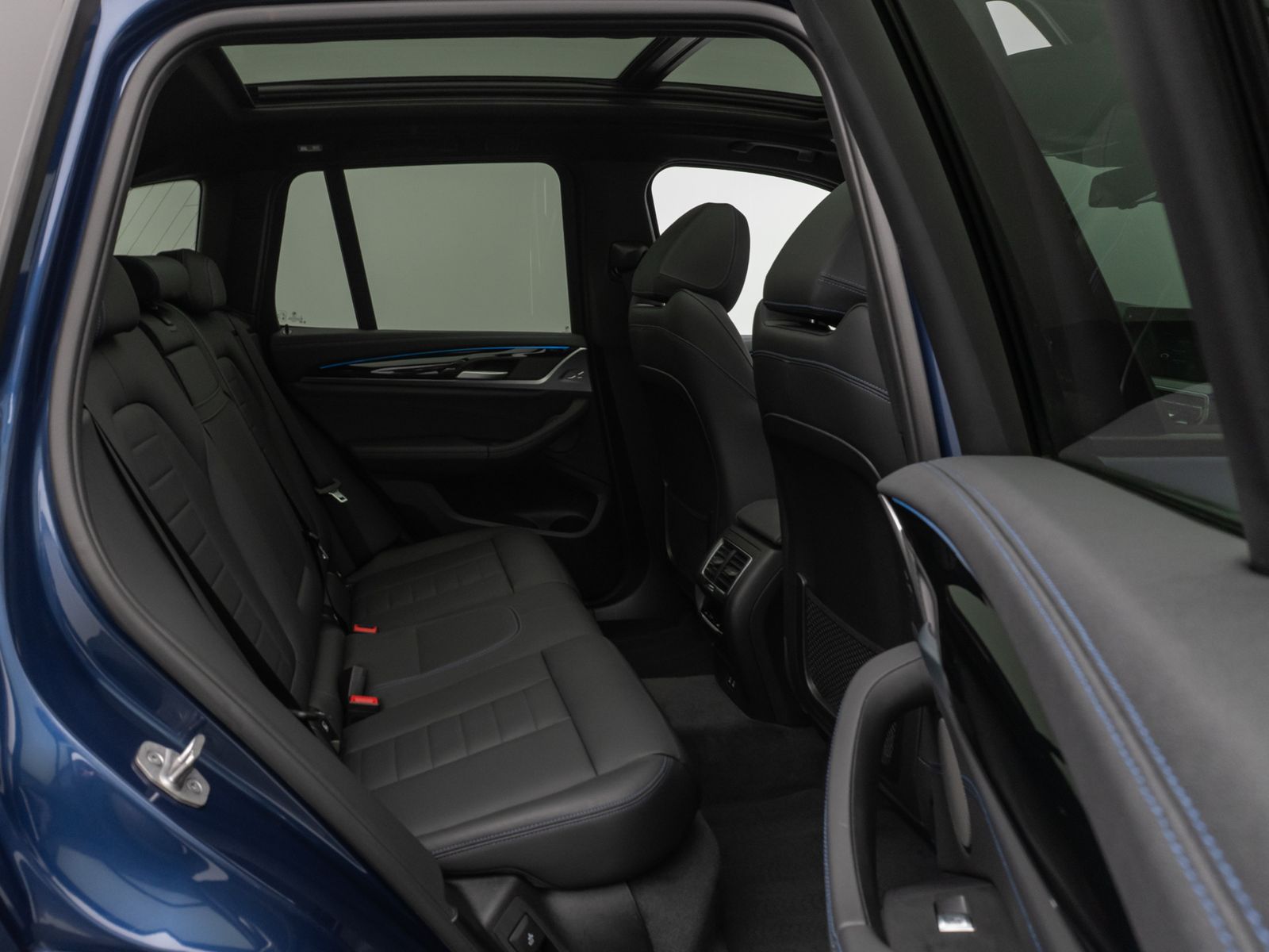 Fahrzeugabbildung BMW iX3 Impressive M Sport Panorama 360°HUD DAB H/K