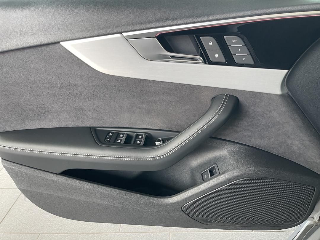Fahrzeugabbildung Audi RS 4 Avant 2.9 quattro TFSI RS-AGA, MATRIX, Navi