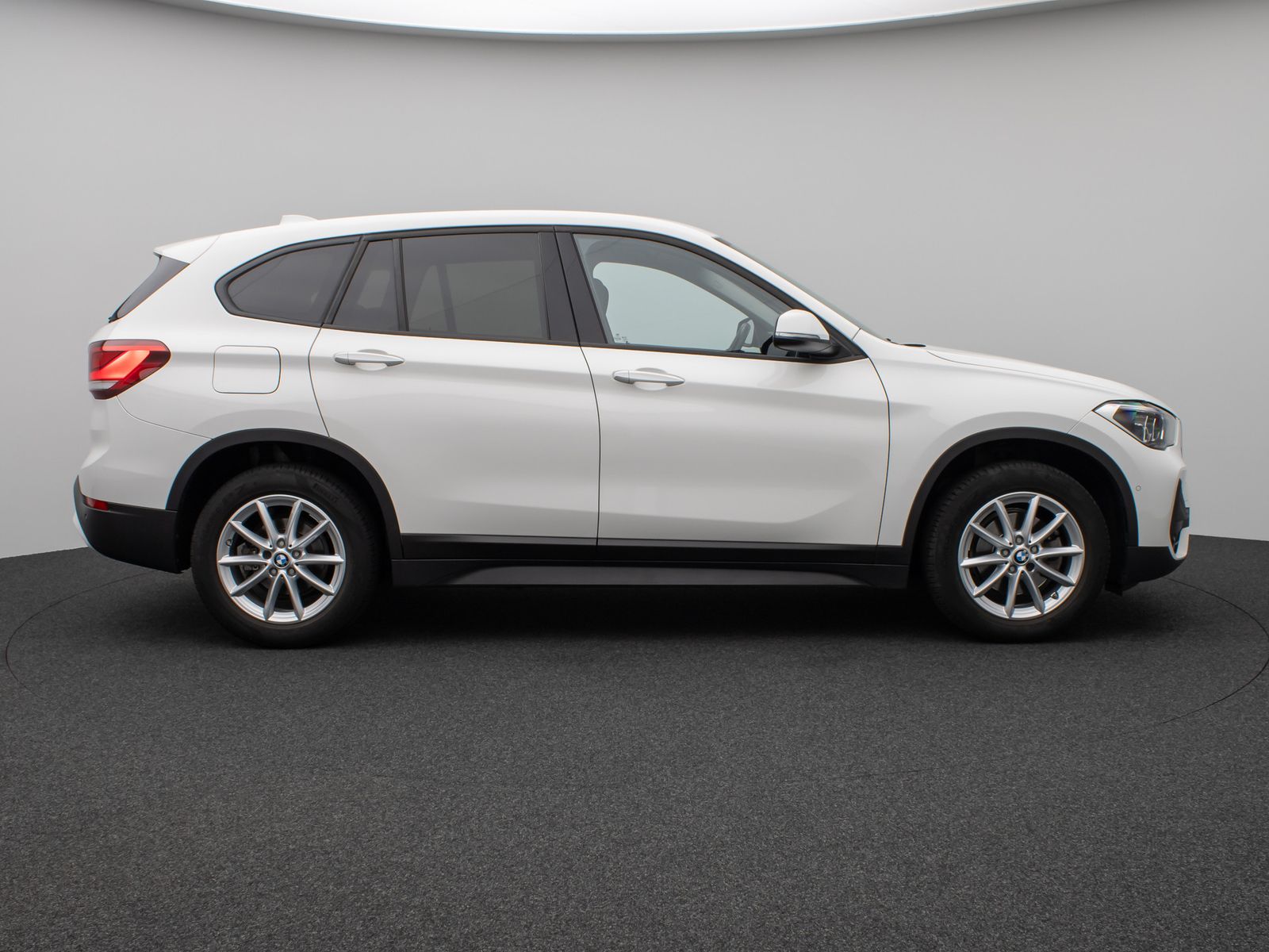 Fahrzeugabbildung BMW X1 sD18i DAB Navi Parkassist Geschwindigkeitsreg