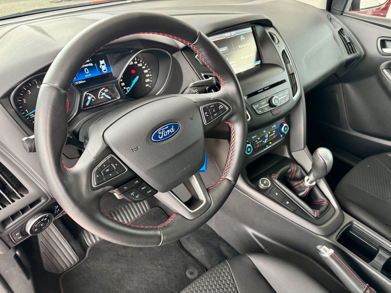 Fahrzeugabbildung Ford Focus Lim. Sport Navi/Bluetooth/Kamera/37 Tkm