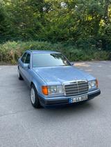 Mercedes-Benz 200E - Mercedes-Benz 200 in Stuttgart